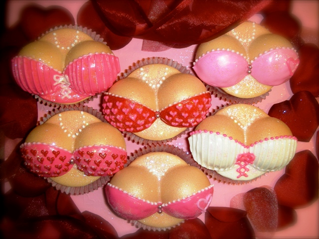 cupcake-lingerie-breasts_small.jpg